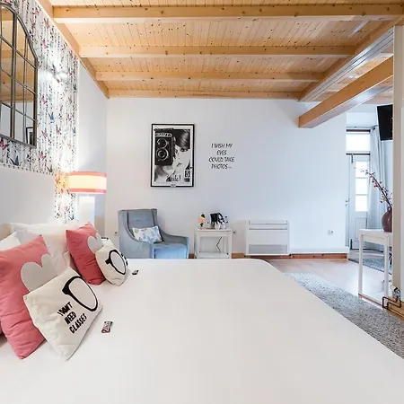 R3 Service - Five Senses In Apartment