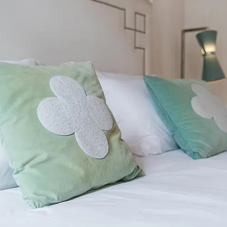 Five Senses In Appartement